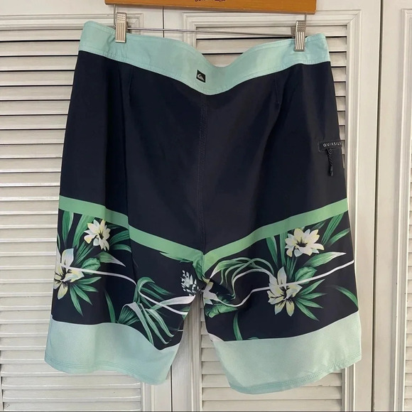 Quick Silver Short Size 36 Surf WaterMan - Picture 6 of 15